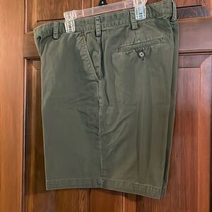 Van Heusen Olive Green flat front Men’s shorts size 38” waist 8.5” inseam